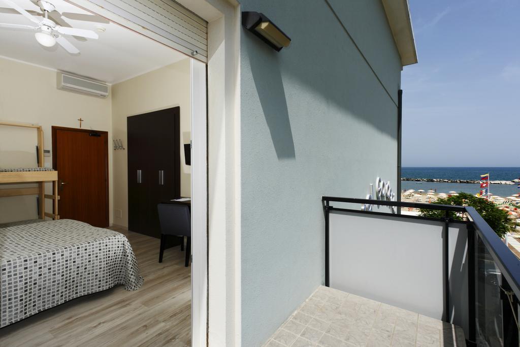 Hotel Gardenia Rimini Exterior photo